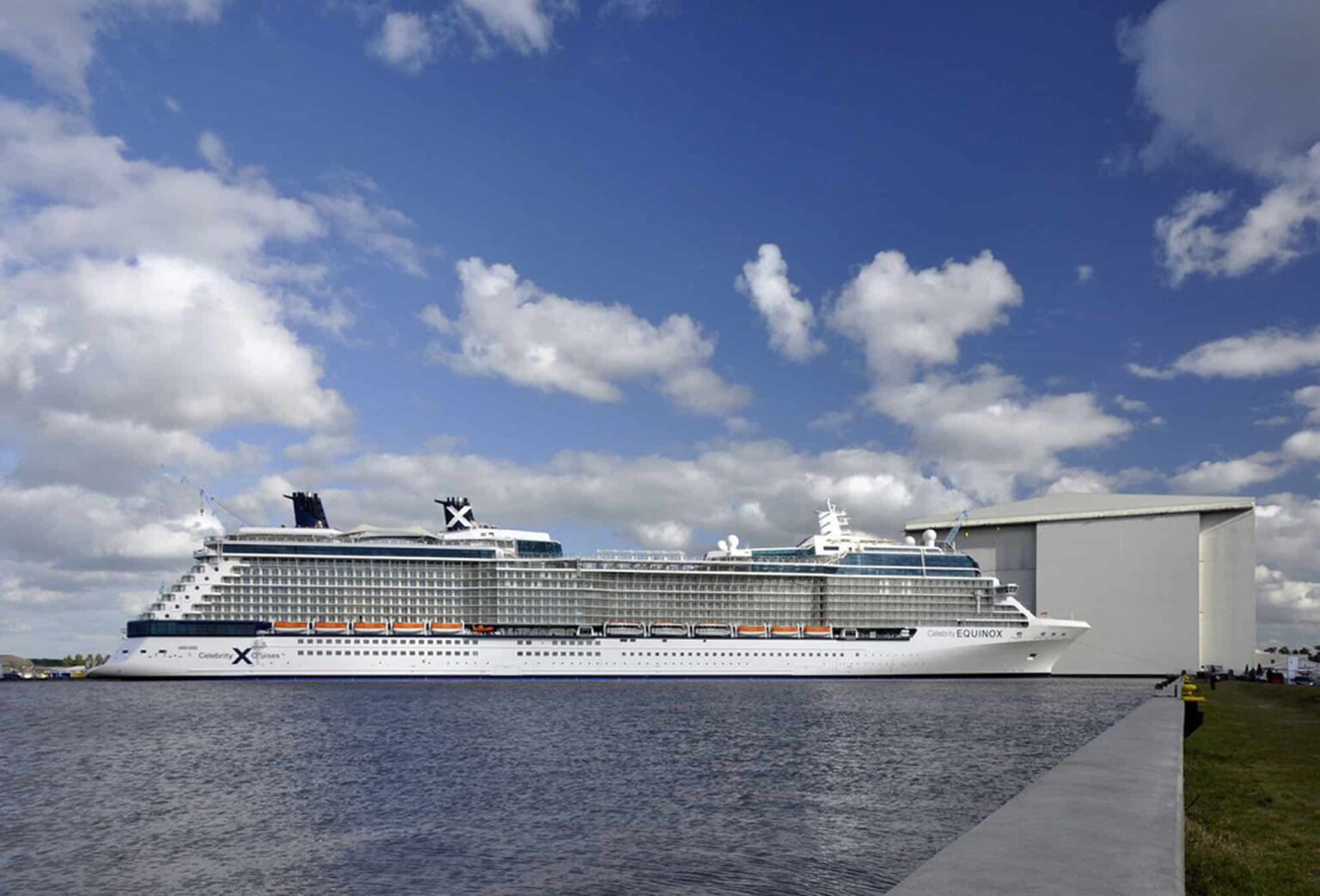 Familienhotel Gut Landegge im Emsland: Papenburg Meyer Werft, großes Schiff
