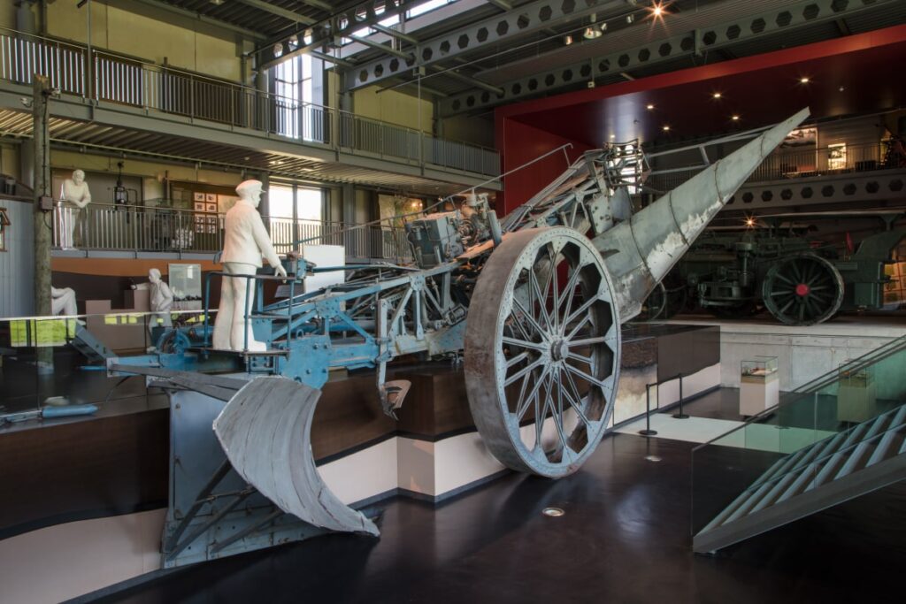 Familienhotel Gut Landegge im Emsland: Moormuseum Geeste Mammut größter Pflug der Welt