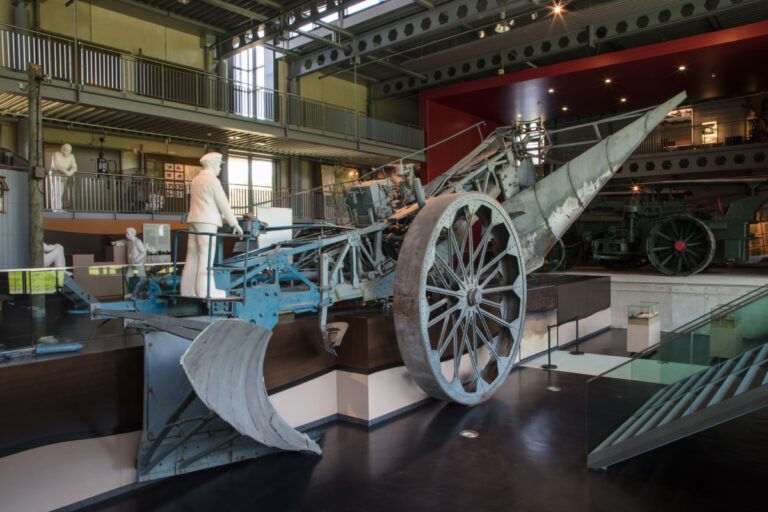 Familienhotel Gut Landegge im Emsland: Moormuseum Geeste Mammut größter Pflug der Welt