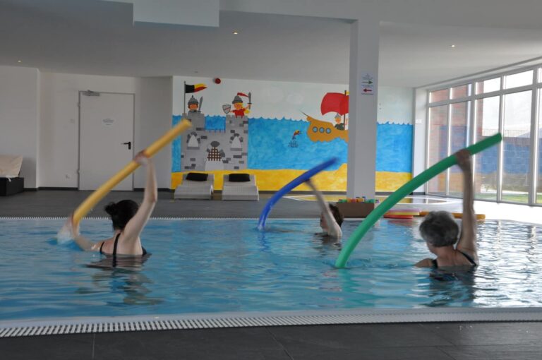 Familienhotel Gut Landegge im Emsland: Aquafitness im Indoor-Schwimmbad